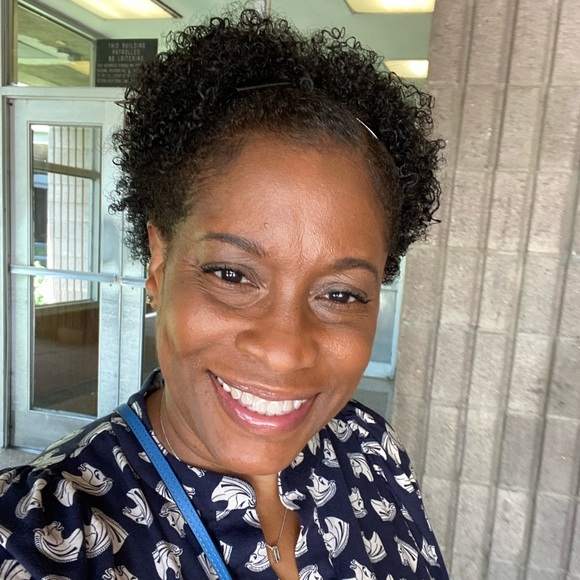 Meet your Posher, Lynda - Picture 1 of 1